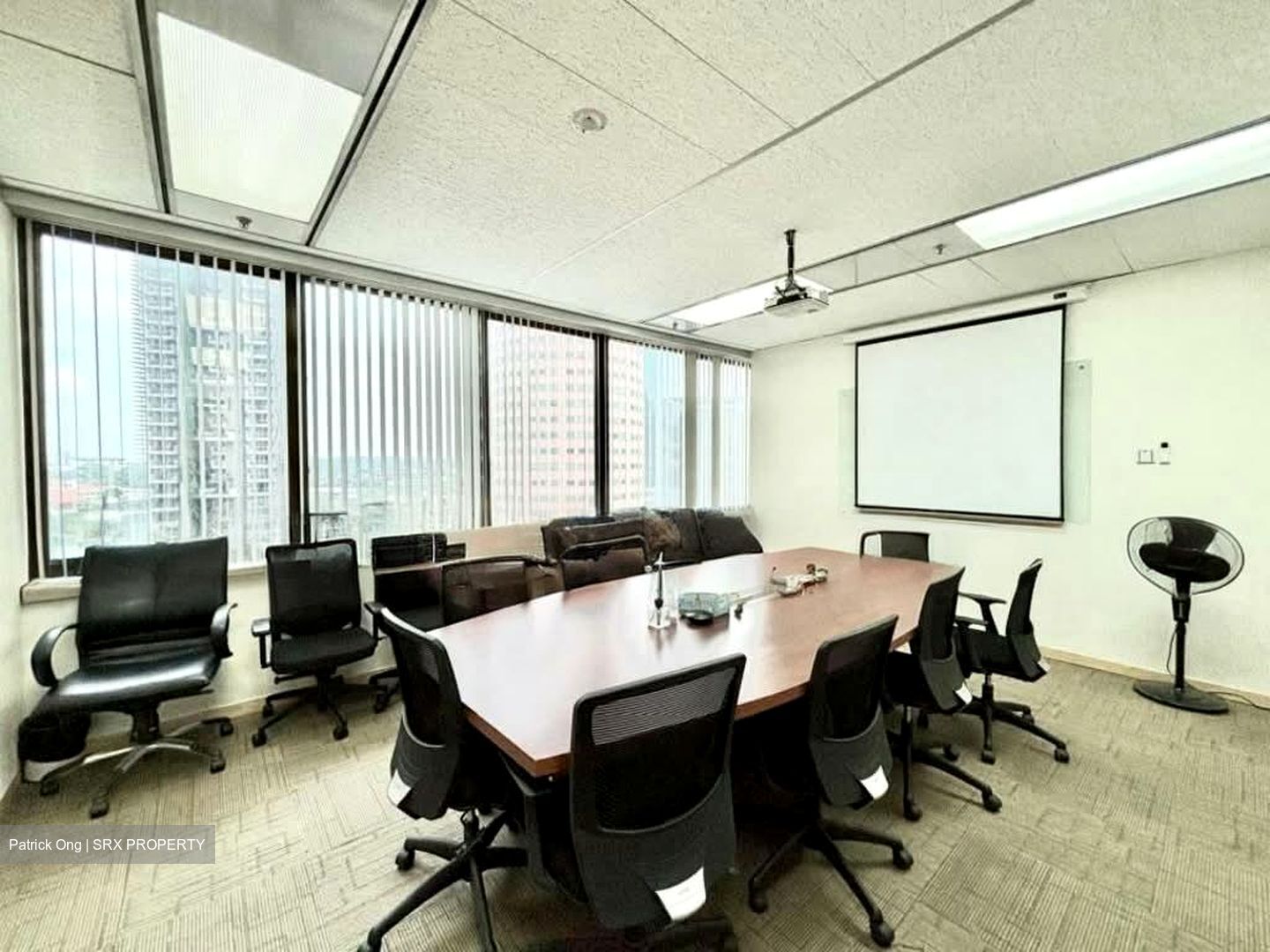 United Square (D11), Office #546344471